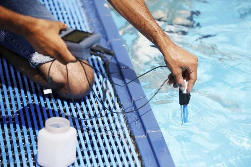 Entretien de l'eau de piscine