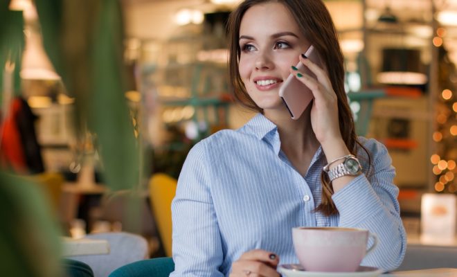 Femme téléphone