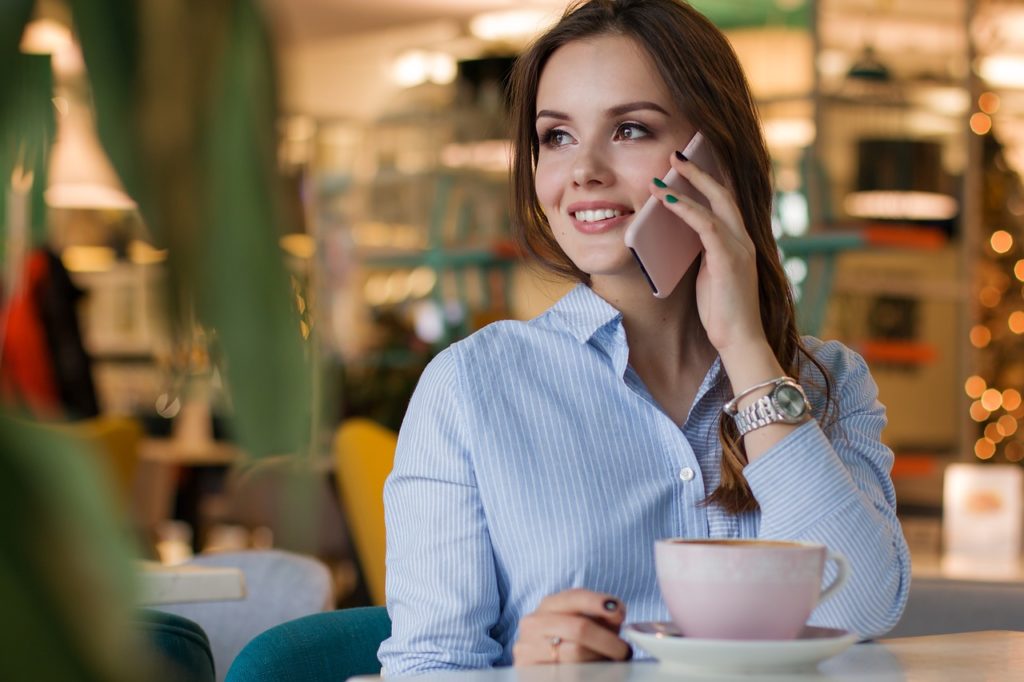 Femme téléphone