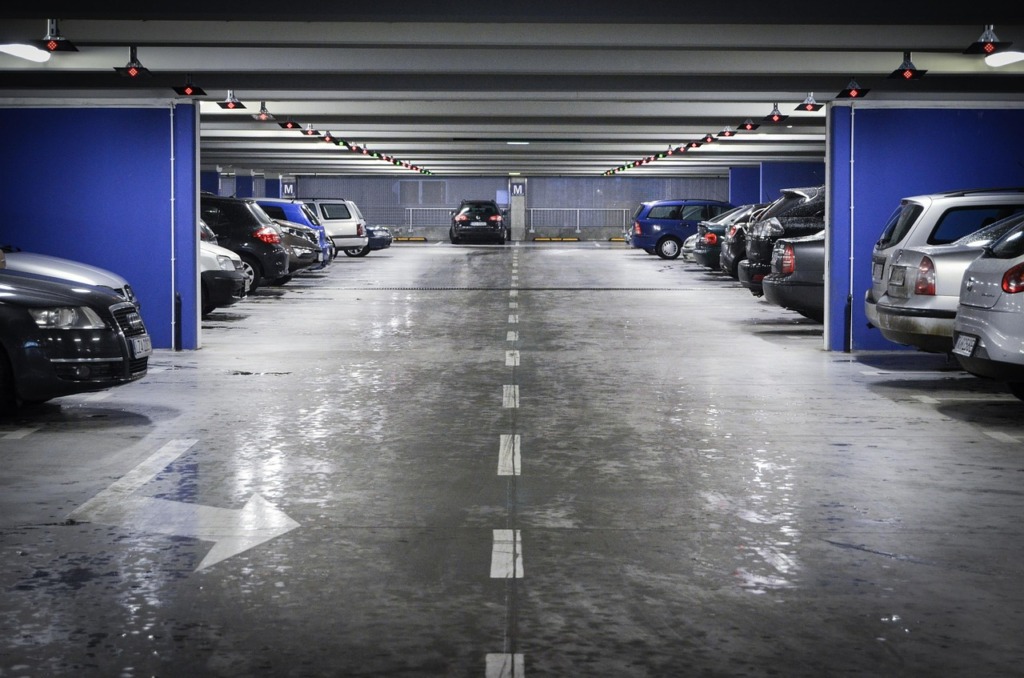 voiture dans un parking