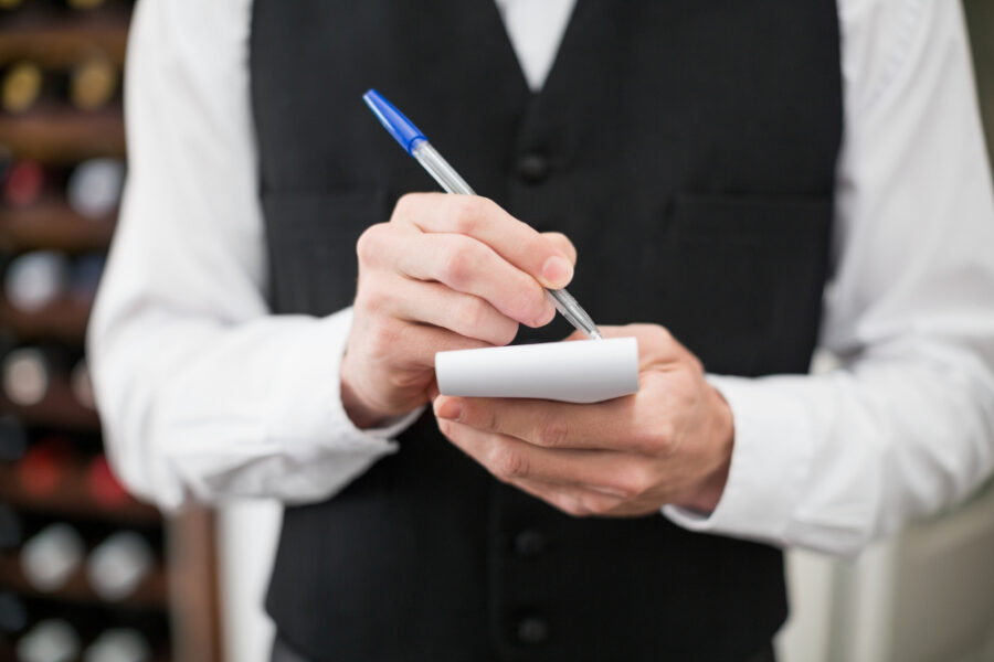 Runner en restauration définition et rémunération de ce métier