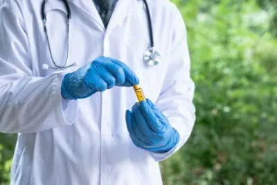 un dépistage de drogue et CBD