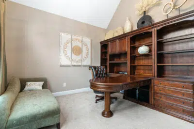 des meubles en bois massif