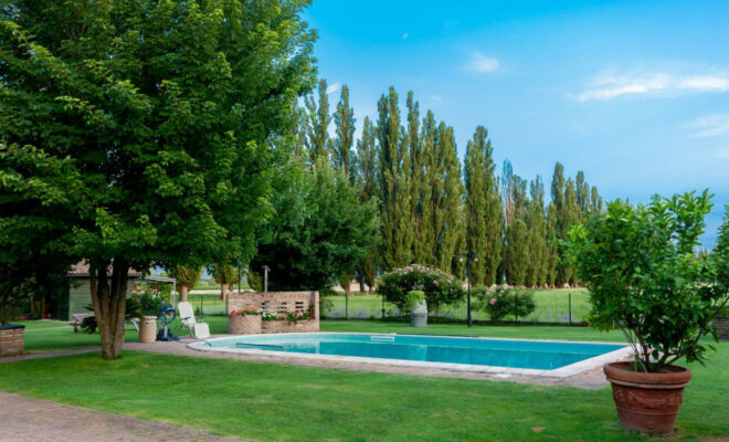 Pourquoi vous devriez vous tourner vers une couverture automatique pour piscine