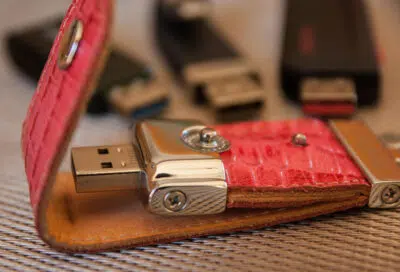 clé usb cuir