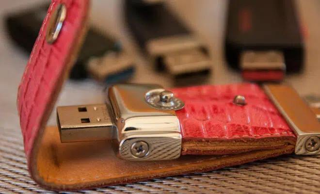 clé usb cuir