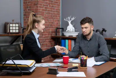 mettent mal manipulateur