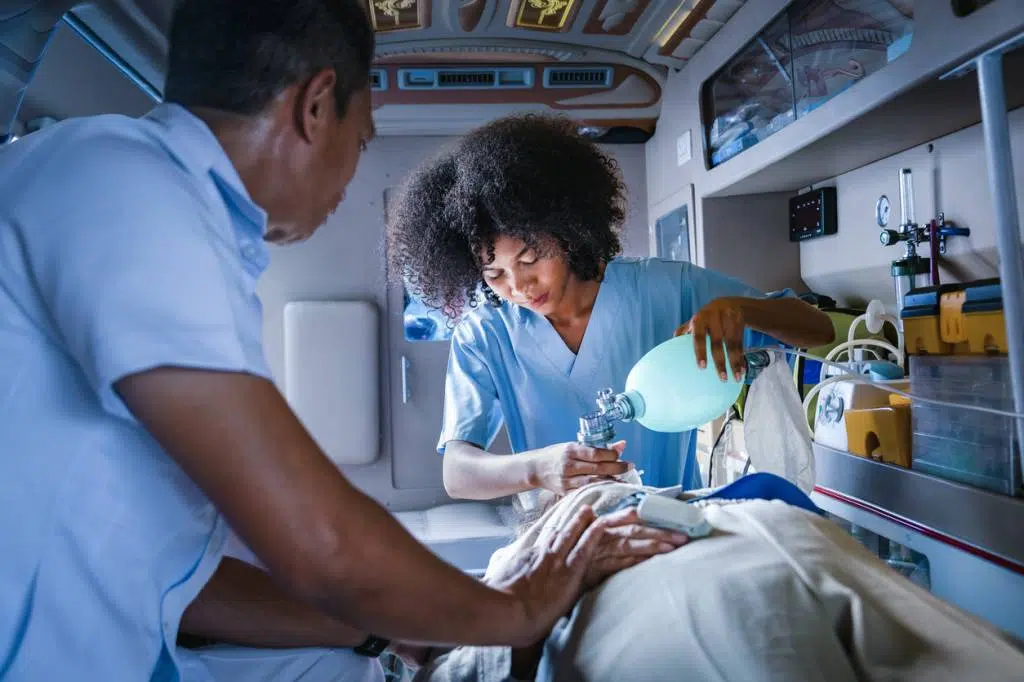 service ambulance transport malades