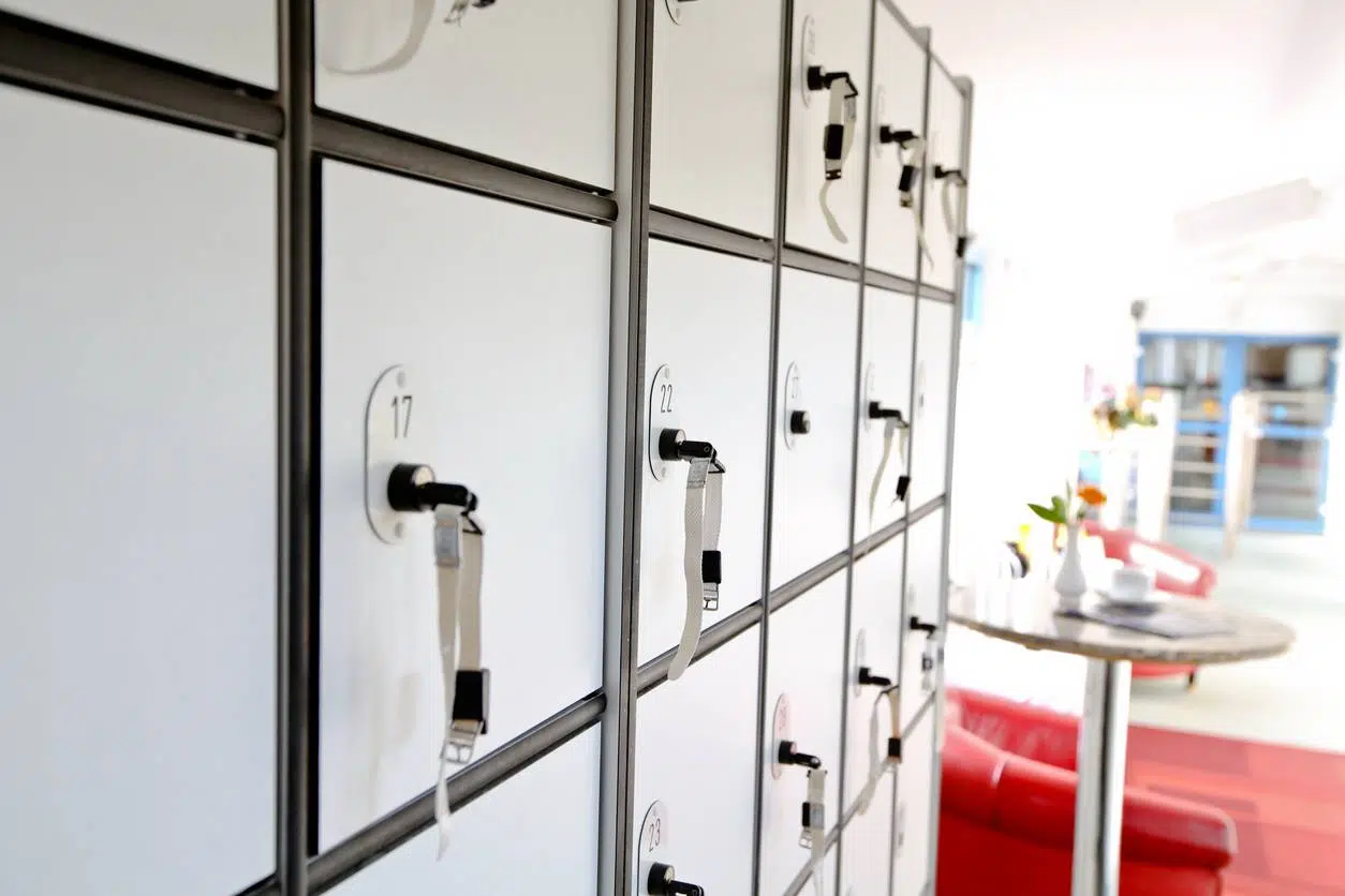 vestiaires multicases piscine municipale casier établissement professionnel sécurité