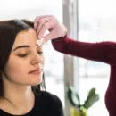 retirer henné sourcils