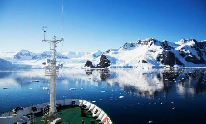 Croisières polaires avec Ponant : Antarctique et Arctique en toute sécurité !