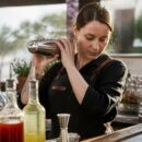 découvrez les meilleurs conseils pour organiser un bar éphémère à cocktails réussi, de la sélection des boissons à la décoration, en passant par l'animation pour surprendre vos invités.