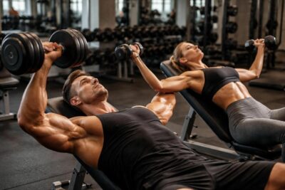 découvrez les meilleurs exercices avec haltères pour muscler et sculpter vos pectoraux efficacement. améliorez la forme de votre torse grâce à des mouvements ciblés adaptés à tous les niveaux.