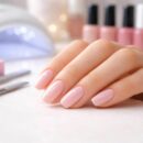 découvrez nos astuces efficaces pour prolonger la tenue de votre vernis à ongles gel et garder des ongles impeccables plus longtemps.